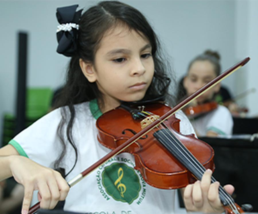 Clássicos do Romantismo: Recital de Cordas da Escola de Música de Nova Mutum enche o palco de talento e emoção!