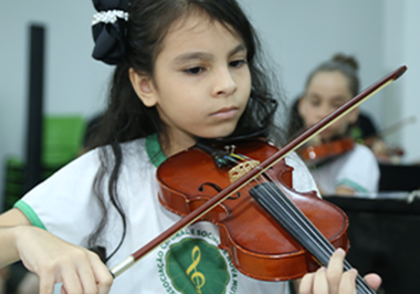 Clássicos do Romantismo: Recital de Cordas da Escola de Música de Nova Mutum enche o palco de talento e emoção!