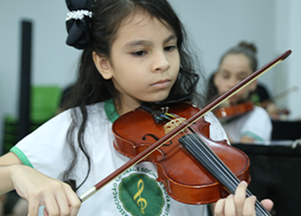 Clássicos do Romantismo: Recital de Cordas da Escola de Música de Nova Mutum enche o palco de talento e emoção!