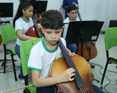 Clássicos do Romantismo: Recital de Cordas da Escola de Música de Nova Mutum enche o palco de talento e emoção!