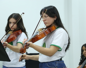 Clássicos do Romantismo: Recital de Cordas da Escola de Música de Nova Mutum enche o palco de talento e emoção!