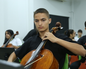 Clássicos do Romantismo: Recital de Cordas da Escola de Música de Nova Mutum enche o palco de talento e emoção!