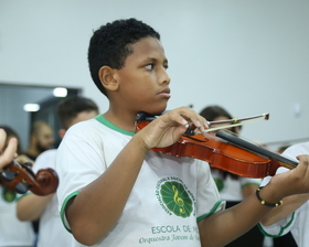 Clássicos do Romantismo: Recital de Cordas da Escola de Música de Nova Mutum enche o palco de talento e emoção!