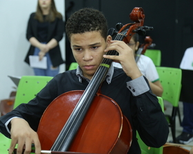 Clássicos do Romantismo: Recital de Cordas da Escola de Música de Nova Mutum enche o palco de talento e emoção!