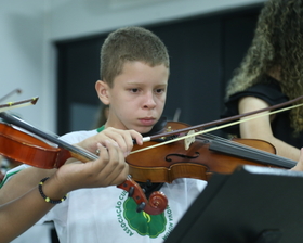 Clássicos do Romantismo: Recital de Cordas da Escola de Música de Nova Mutum enche o palco de talento e emoção!