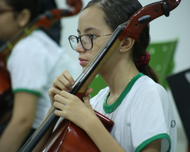 Clássicos do Romantismo: Recital de Cordas da Escola de Música de Nova Mutum enche o palco de talento e emoção!