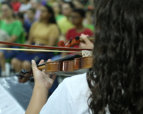 Clássicos do Romantismo: Recital de Cordas da Escola de Música de Nova Mutum enche o palco de talento e emoção!