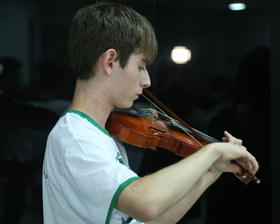 Clássicos do Romantismo: Recital de Cordas da Escola de Música de Nova Mutum enche o palco de talento e emoção!