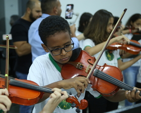 Clássicos do Romantismo: Recital de Cordas da Escola de Música de Nova Mutum enche o palco de talento e emoção!