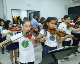 Clássicos do Romantismo: Recital de Cordas da Escola de Música de Nova Mutum enche o palco de talento e emoção!