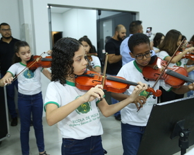 Clássicos do Romantismo: Recital de Cordas da Escola de Música de Nova Mutum enche o palco de talento e emoção!