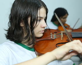 Clássicos do Romantismo: Recital de Cordas da Escola de Música de Nova Mutum enche o palco de talento e emoção!