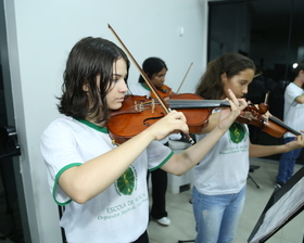 Clássicos do Romantismo: Recital de Cordas da Escola de Música de Nova Mutum enche o palco de talento e emoção!