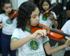 Clássicos do Romantismo: Recital de Cordas da Escola de Música de Nova Mutum enche o palco de talento e emoção!