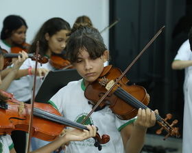 Clássicos do Romantismo: Recital de Cordas da Escola de Música de Nova Mutum enche o palco de talento e emoção!